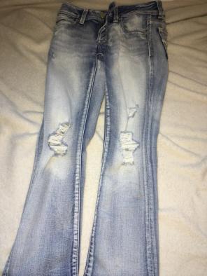 American Eagle Distressed Capris