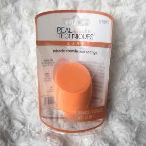 Real technique miracle complexion sponge