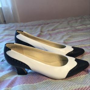 Size 9 Vintage Heels