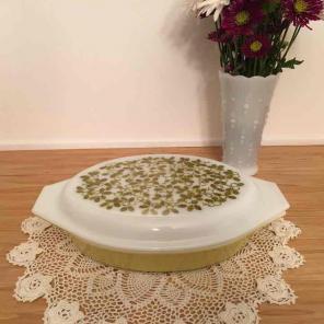 Pyrex Verde Olive Divided Dish with Lid