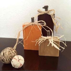 Rustic pumpkins / wooden blocks