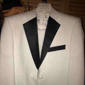 Portabella all white tuxedo