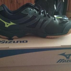 Youth Mizuno volleyball shoes