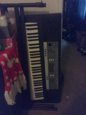 Yamaha keyboard with stand