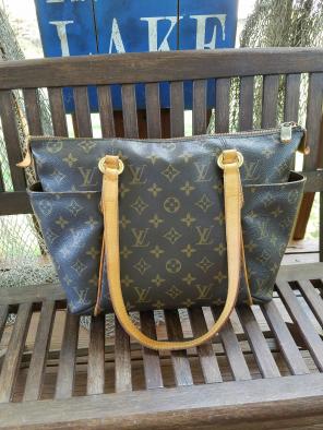 Louis Vuitton Totally pm Tote