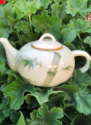 World Market. Asian Teapot