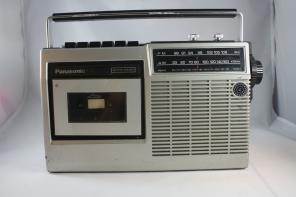 Vintage Panasonic 5RQ2S Portable Radio