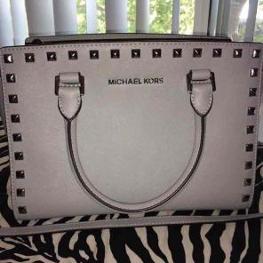 Michael Kors Selma Studded in Grey