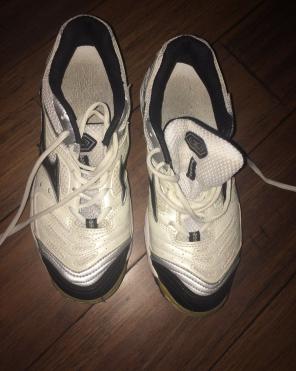 MIZUNO VOLLEYBALL SHOES