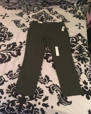 Old Navy Olive Pixie Pants 10