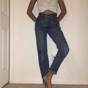 Vintage LEVI mom jeans