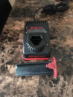 Snap-On CTS 561 battery and charger