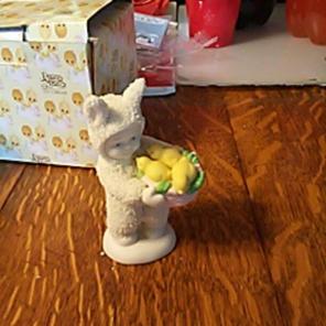 Snowbunnies Easter figure