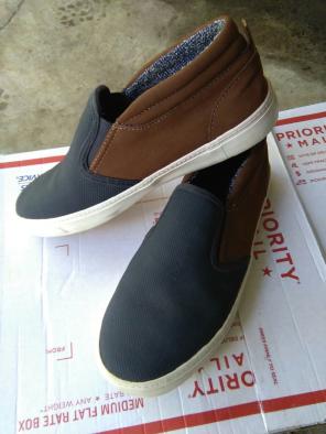 Old Navy shoes size 5y