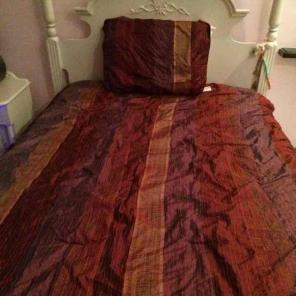 Maroon twin bed bedspread & pillow Case