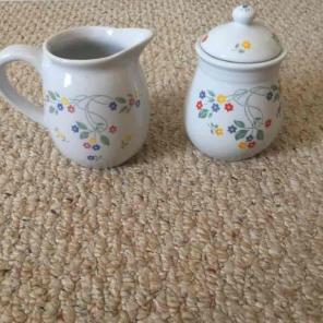 Cute sugar and milk/ creamer set