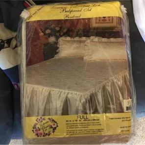 Victoria Classics Full bedspread