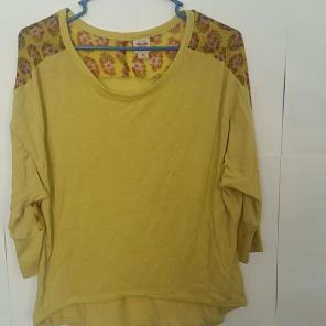 Unique 3/4 sleeve knit top