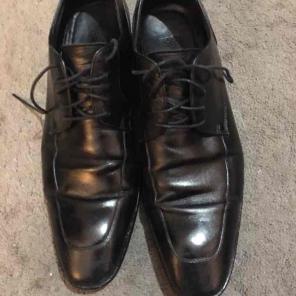 Men's size 9 Hugo Boss black dress shoes