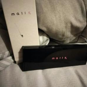 Mally shimmer shape and glow