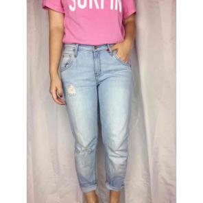 Light washed boyfriend jeans
