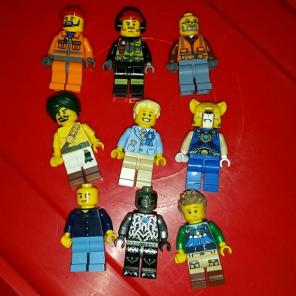 Lego Minifigures lot of 9 (Chima +)