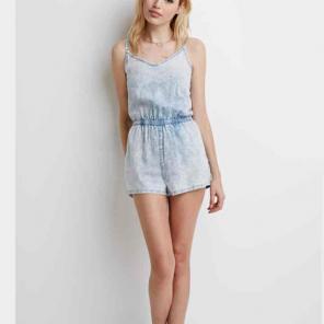 FOREVER 21 LIGHT WASH ROMPER