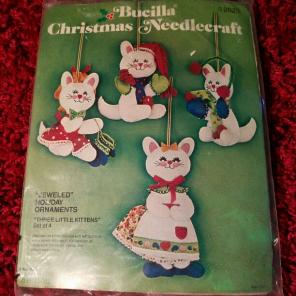 VTG BUCILLA CHRISTMAS NEEDLECRAFT 2828