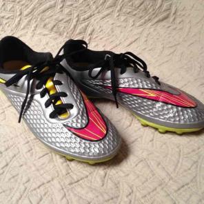 Nike Hypervenom liquid diamond size 4.5y