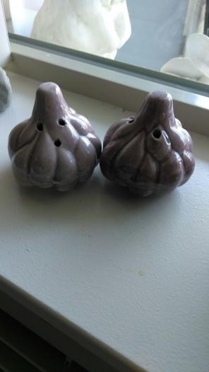 Garlic Shaped S&P Shaker