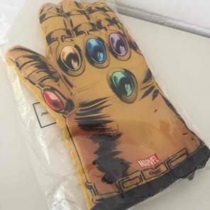 Marvel The Infinity Gauntlet Oven Mitt