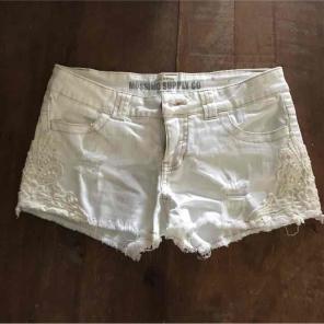 Missing white lace design shirts size 0