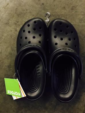 black CROCS (size: 7M)
