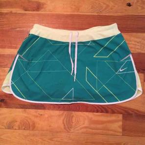 Nike tennis skirt size medium green