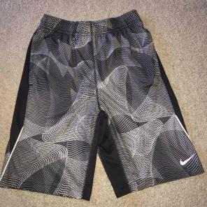 Nike youth shorts size Large