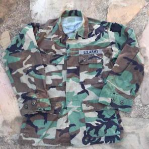 Vintage Camo US ARMY Shirt w/ Patches