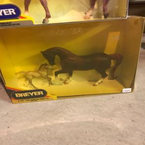 Breyer Proud Mother And Newborn Foal