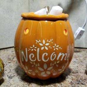 NIB Welcome Warmer & Scents Free Ship