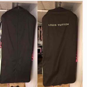Authentic garment bag