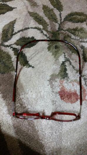 Reading glasses pull apart