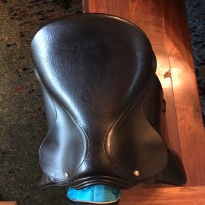 Paramount Dressage Saddle 18.5" (pics)
