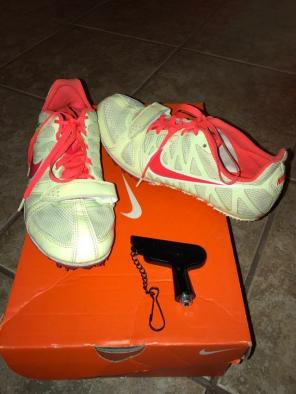 Like new Girls Cleats Size 5 Youth