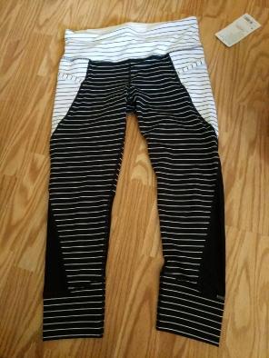 Athleta stripe relay leggings crop M nwt