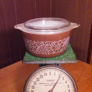 Brown Pyrex Woodland Casserole with lid