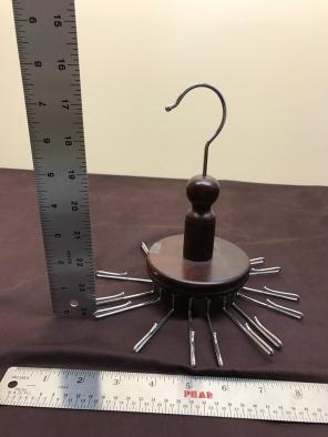Euc Tie Circle Rack With Metal Clips