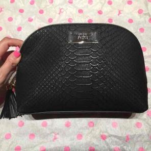 VS Medium Beauty Bag