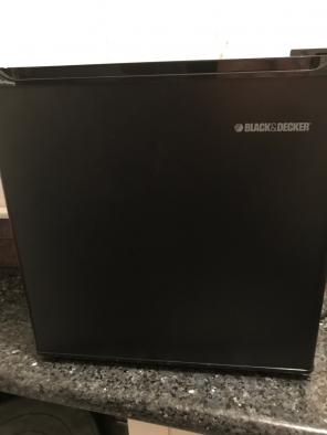 Black & Decker 1.7 CF Mini Fridge-New