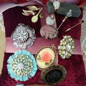 Vintage Broochs Ring and Pins