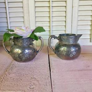 Unusual Squatty Style Creamer Sugar
