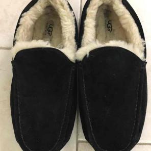 Men's UGG slippers - Size 9